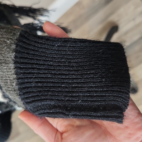 Black And Gray Poncho Size Small By Belle Du‎ Jour - Picture 7 of 7